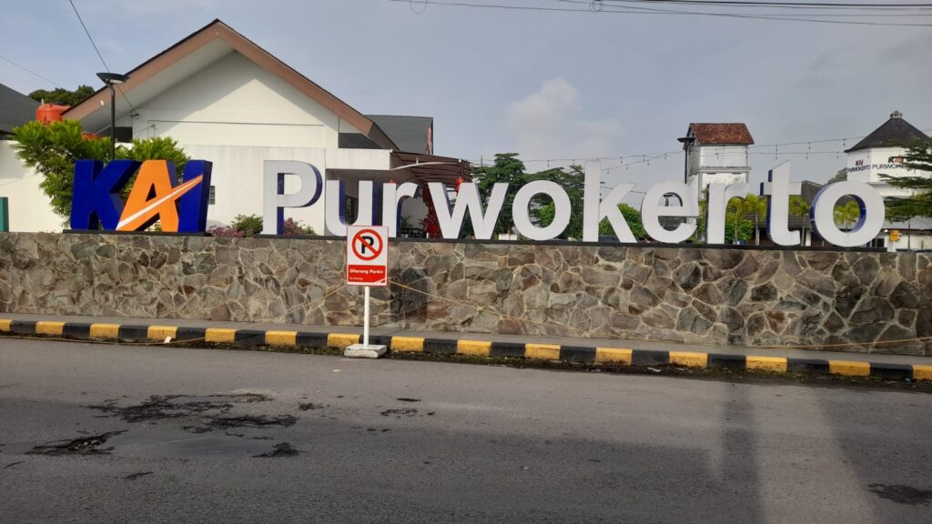 Liburan ke Purwokerto: dari Semangkuk Sahoun hingga Sowan ke Rumah Ahmad Tohari